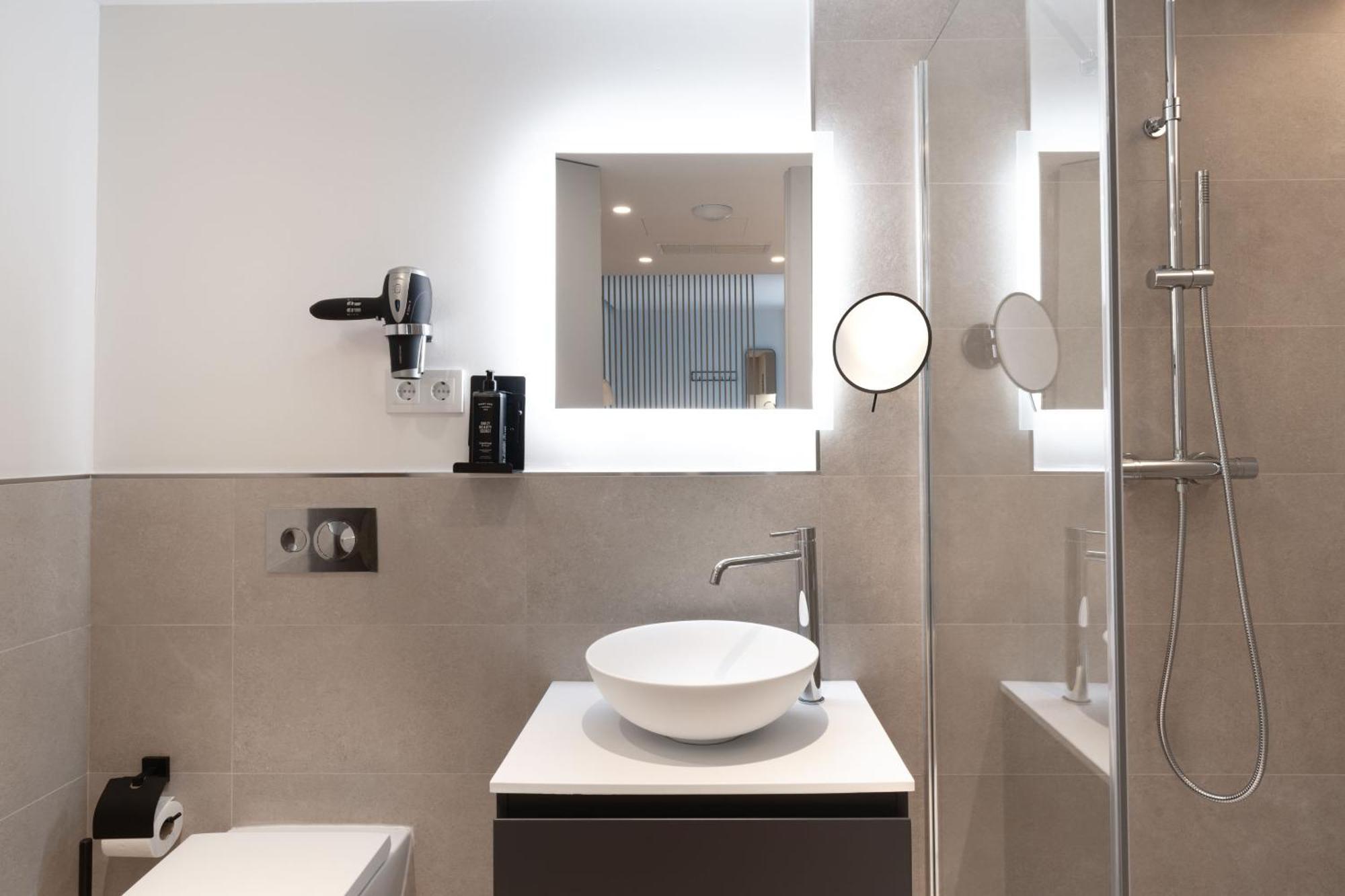 Limehome Madrid Calle De Juan Hurtado De Mendoza 外观 照片